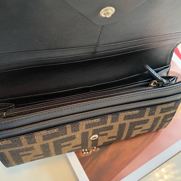 Fendi zucca wallet with gold logo and tortoiseshell. - Picture 10 of 16